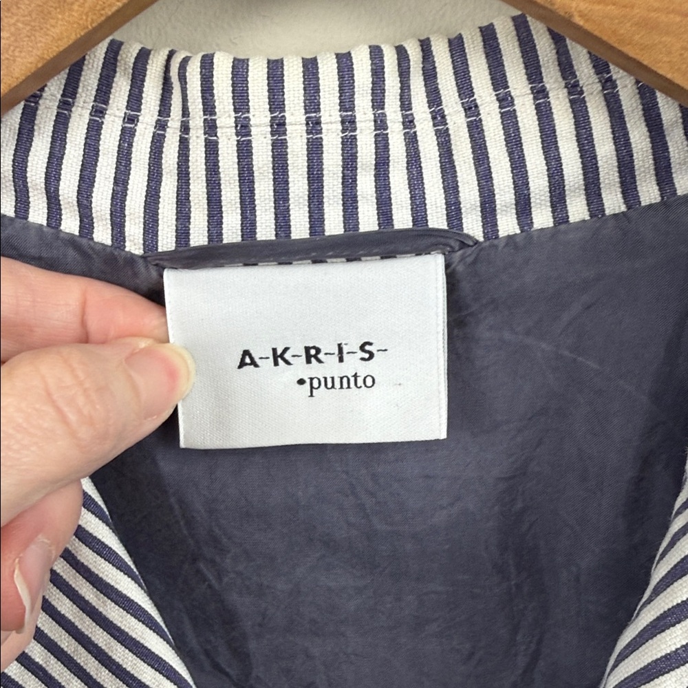 AKRIS PUNTO cotton Striped Navy & White seersucker Women's Blazer 6 - Picture 3 of 9